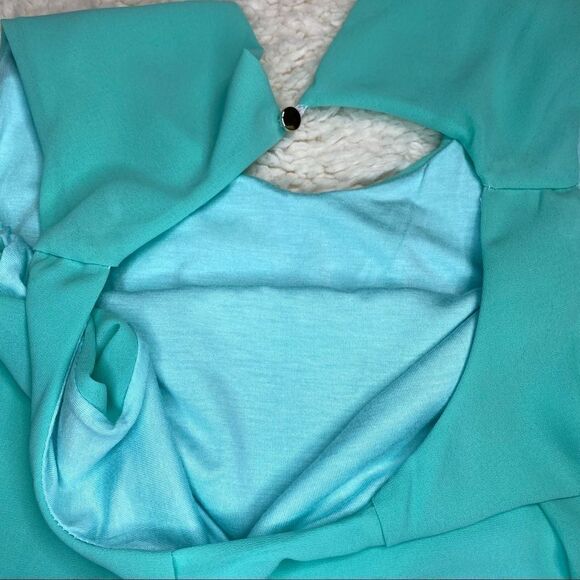 French Halter Dress with Flowy Back size M from French Boutique - Picture 8 of 10